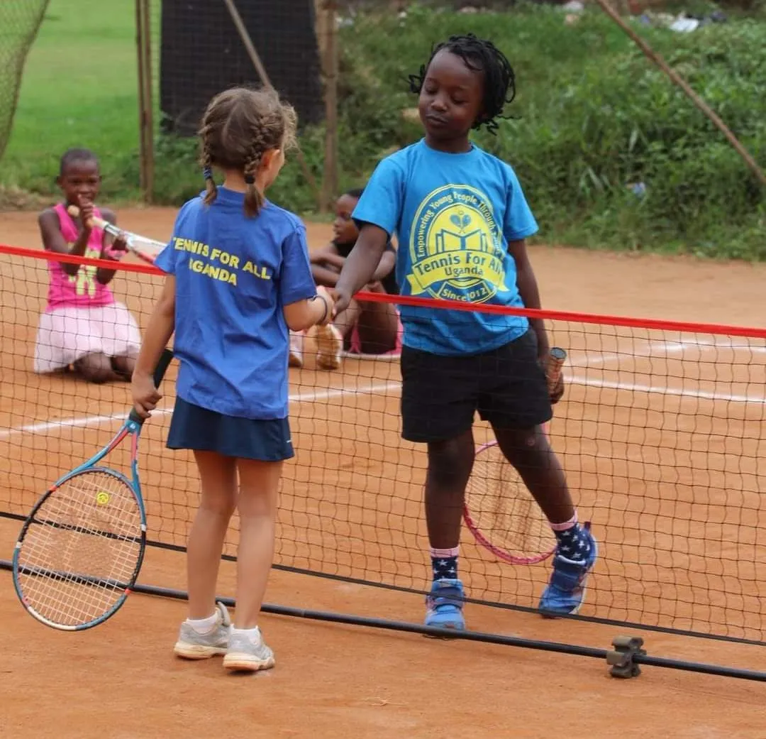 Foto 3 - El mirobrigense Arturo Mi&ntilde;ana toma parte en Uganda en un proyecto solidario con el tenis como eje  