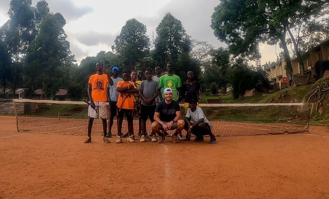 Foto 4 - El mirobrigense Arturo Mi&ntilde;ana toma parte en Uganda en un proyecto solidario con el tenis como eje  