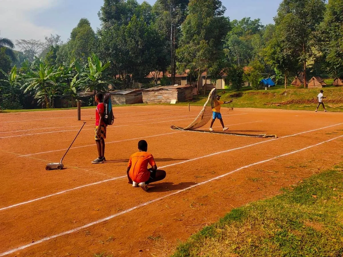 Foto 2 - El mirobrigense Arturo Mi&ntilde;ana toma parte en Uganda en un proyecto solidario con el tenis como eje  