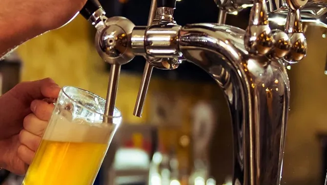 Los hosteleros de la calle Ricardo Soriano suspenden la venta de cortos los días 24 y 31 de...