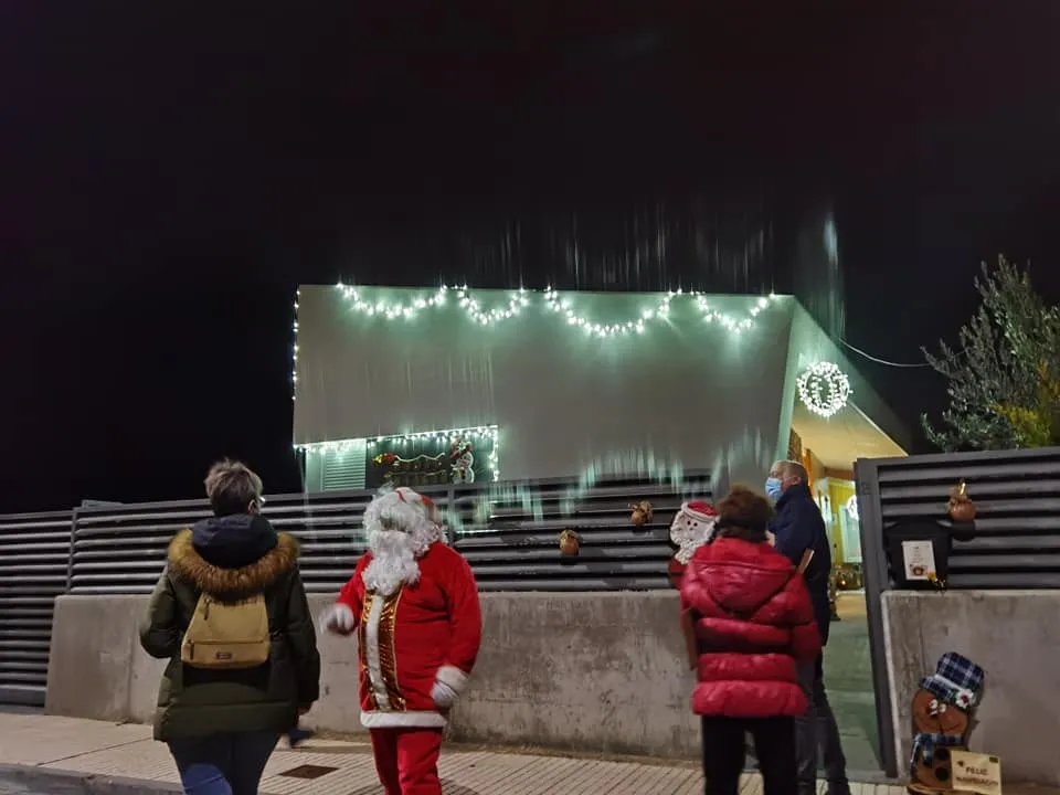 Foto 10 - Villoria premia las mejores fachadas navide&ntilde;as con productos comprados en la villa