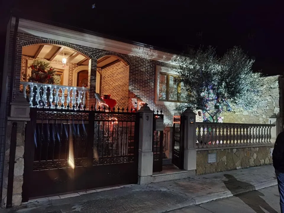 Foto 4 - Villoria premia las mejores fachadas navide&ntilde;as con productos comprados en la villa
