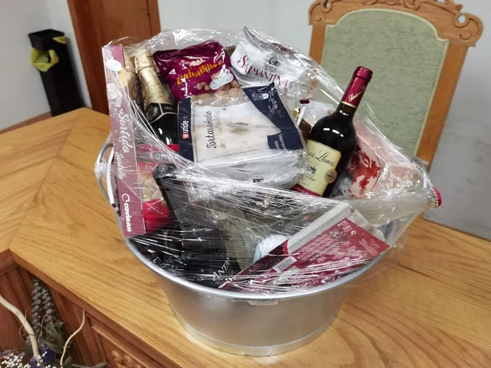Foto 3 - Villoria premia las mejores fachadas navide&ntilde;as con productos comprados en la villa