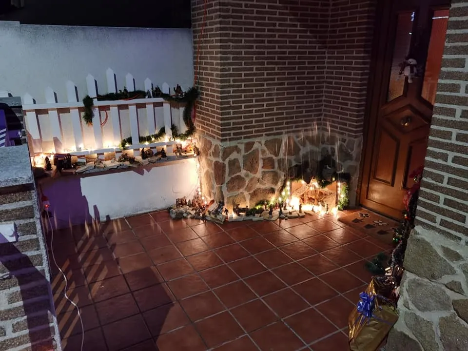 Foto 2 - Villoria premia las mejores fachadas navide&ntilde;as con productos comprados en la villa