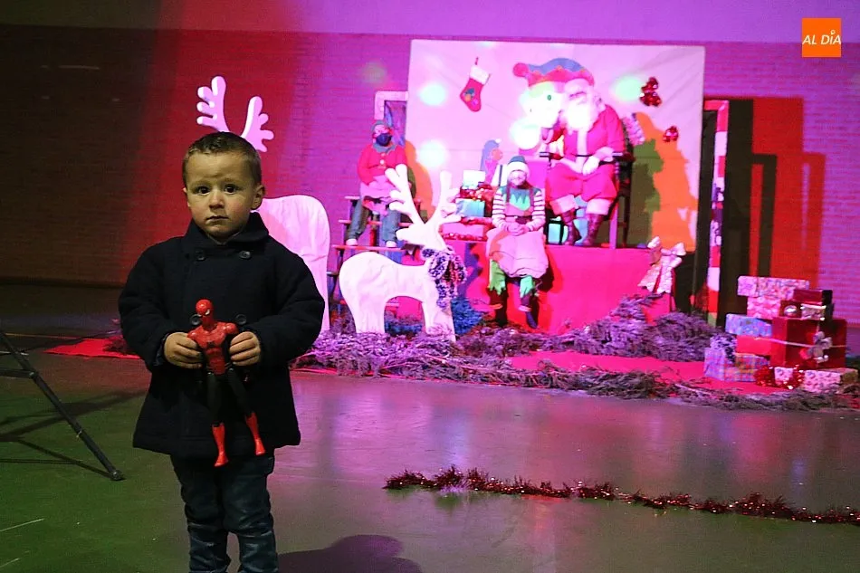 Foto 11 - Pap&aacute; Noel recibe a los ni&ntilde;os de Vitigudino bajo todas las medidas de seguridad sanitarias  