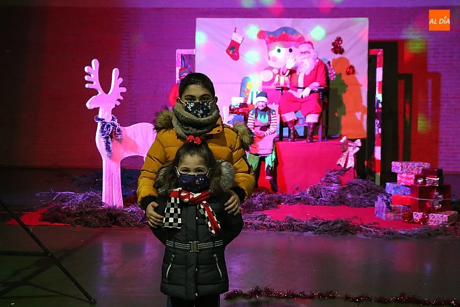 Foto 8 - Pap&aacute; Noel recibe a los ni&ntilde;os de Vitigudino bajo todas las medidas de seguridad sanitarias  