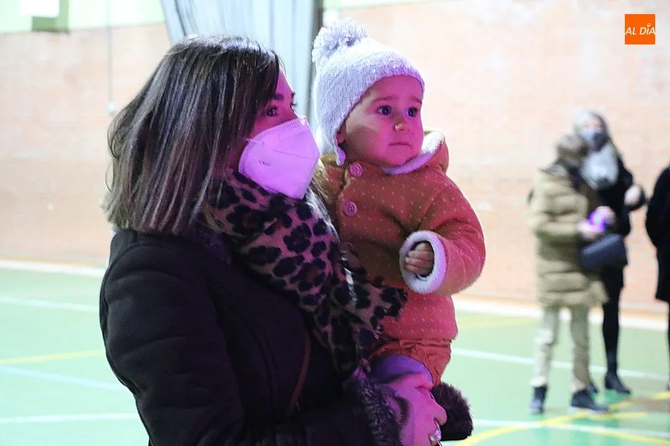Foto 6 - Pap&aacute; Noel recibe a los ni&ntilde;os de Vitigudino bajo todas las medidas de seguridad sanitarias  