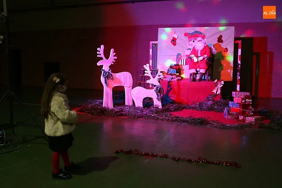 Foto 5 - Pap&aacute; Noel recibe a los ni&ntilde;os de Vitigudino bajo todas las medidas de seguridad sanitarias  