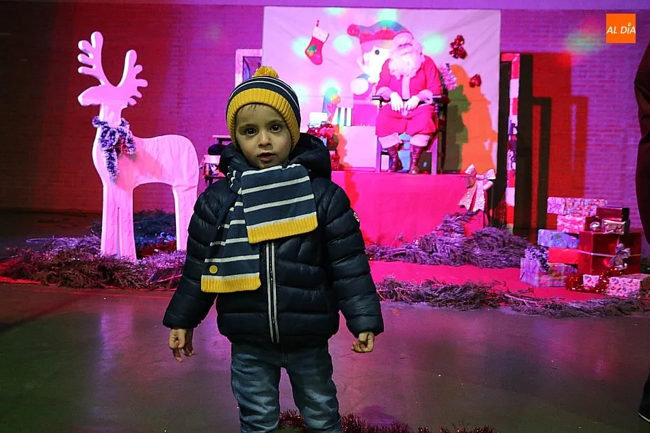 Foto 2 - Pap&aacute; Noel recibe a los ni&ntilde;os de Vitigudino bajo todas las medidas de seguridad sanitarias  