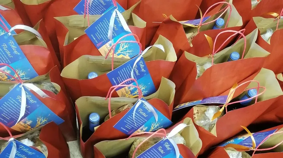 El Ayuntamiento ha repartido por cada casa de Yecla de Yeltes y de Gema una bolsa con productos navideños