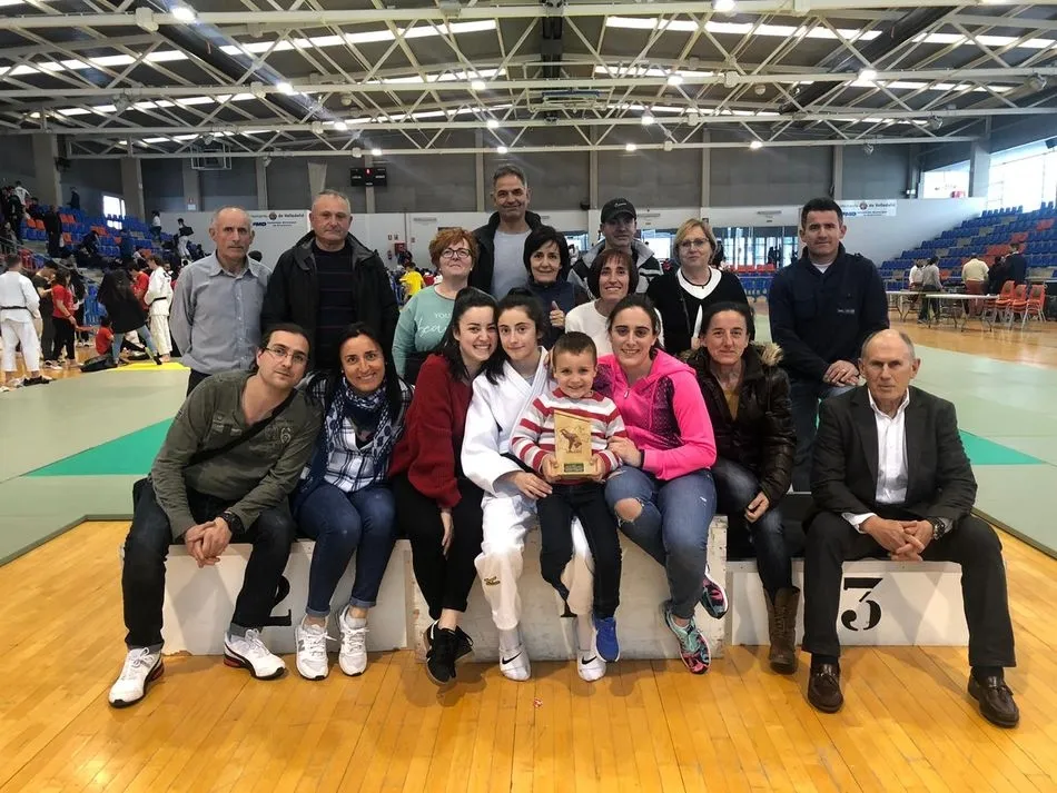 Foto 2 - Carla Mateos recibe el premio al Talento deportivo de la Diputaci&oacute;n de Badajoz
