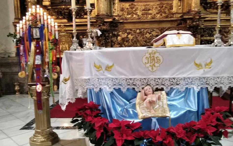 La Parroquia de San Andrés festeja la Navidad encendiendo su ‘Ramu Nadal’  