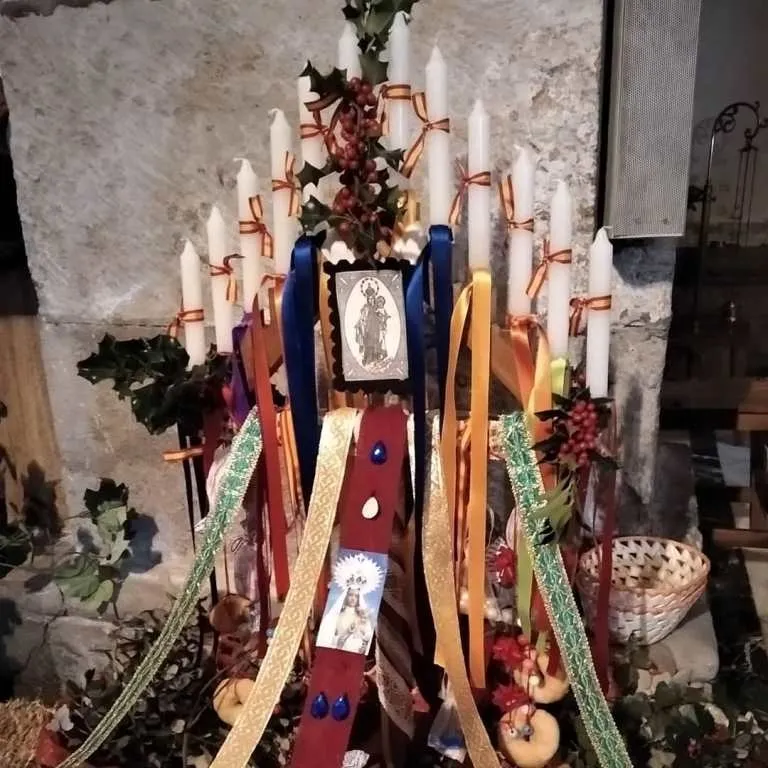 Foto 5 - La Parroquia de San Andr&eacute;s festeja la Navidad encendiendo su &lsquo;Ramu Nadal&rsquo;  