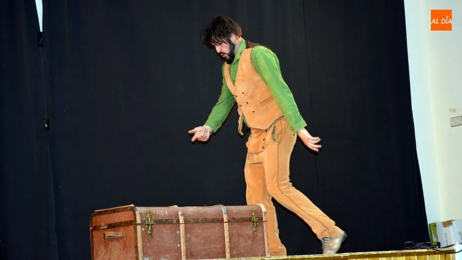 Foto 5 - Divertido espect&aacute;culo de magia y humor con Nando Caneca en Lumbrales