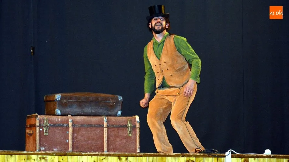 Foto 3 - Divertido espect&aacute;culo de magia y humor con Nando Caneca en Lumbrales