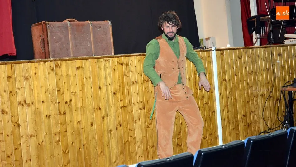 Foto 7 - Divertido espect&aacute;culo de magia y humor con Nando Caneca en Lumbrales