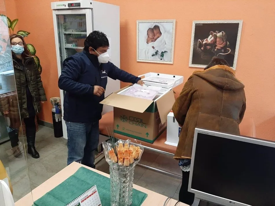 Llegada de las primeras dosis de la vacuna. - DELEGACIÓN GOBIERNTO