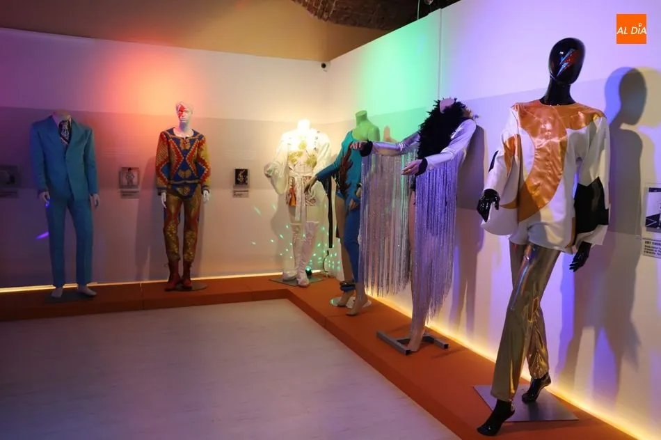 Foto 11 - &lsquo;La moda seg&uacute;n David Bowie&rsquo;, la original exposici&oacute;n del Museo del Comercio de Salamanca