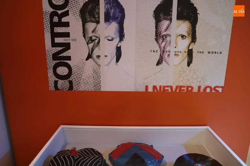 Foto 10 - &lsquo;La moda seg&uacute;n David Bowie&rsquo;, la original exposici&oacute;n del Museo del Comercio de Salamanca