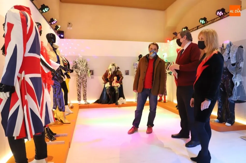 Exposición ‘La moda según David Bowie: 30 trajes para pasear por el planeta Anthea’. Foto: Lydia González