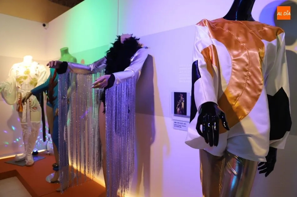Foto 2 - &lsquo;La moda seg&uacute;n David Bowie&rsquo;, la original exposici&oacute;n del Museo del Comercio de Salamanca