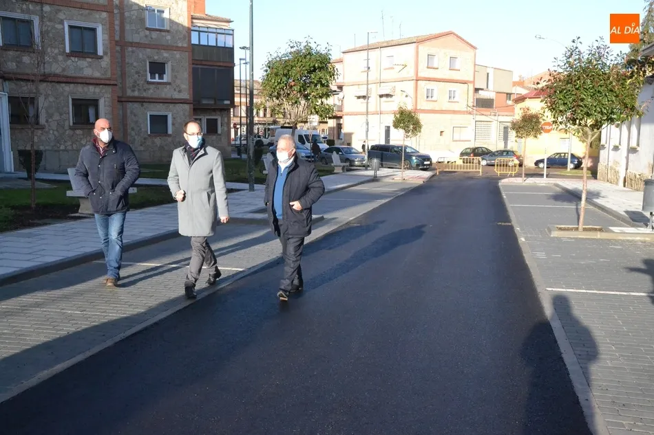 La calle San Fernando completa la renovación de su imagen  