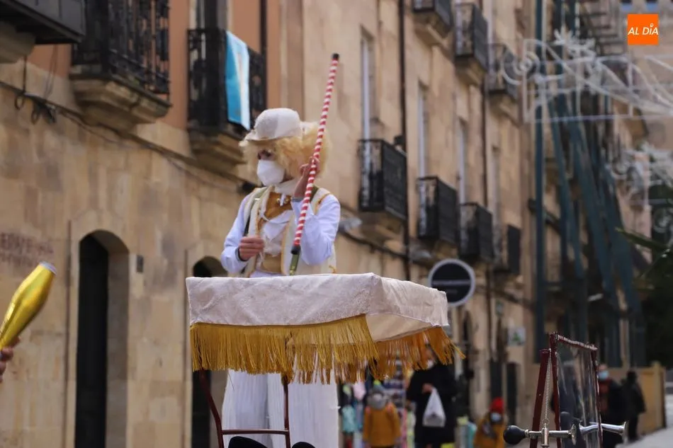 Foto 7 - Los carteros reales protagonizan el pasacalles por las zonas comerciales del centro&nbsp;