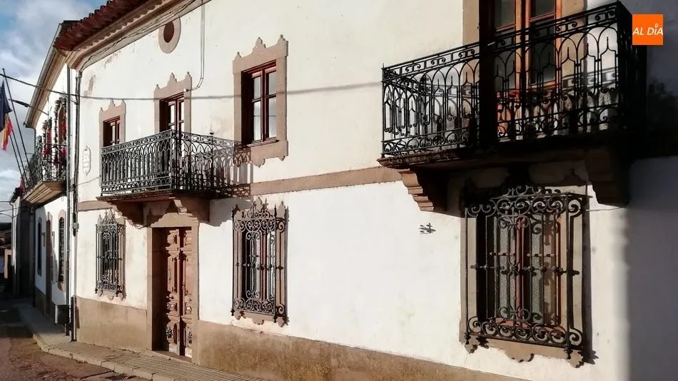 Foto 2 - El Ayuntamiento de Lumbrales promueve la reforma de &lsquo;La Casa de los abuelos&rsquo;