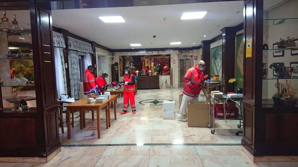 Foto 2 - &ldquo;Vamos&rdquo;, el grito de alegr&iacute;a de la primera vacunada contra el coronavirus en la residencia...