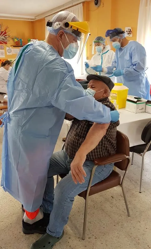 Foto 5 - Llegan a Ciudad Rodrigo las primeras 222 vacunas contra el coronavirus  