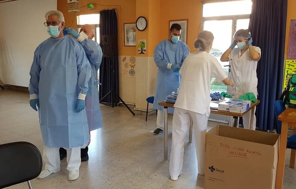 Foto 4 - Llegan a Ciudad Rodrigo las primeras 222 vacunas contra el coronavirus  