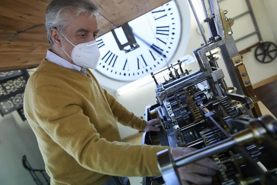 Uno de los trabajadores del campanario de la Puerta del Sol, Jesús López Tarradas. Foto: EP