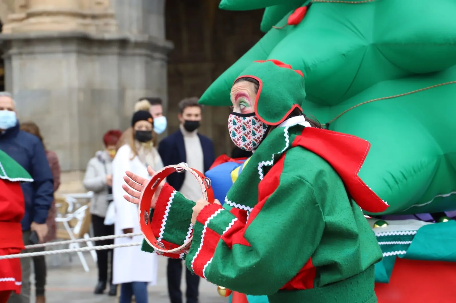 Foto 9 - &lsquo;Los duendes de la navidad&rsquo; vuelven a animar el centro de Salamanca, de la mano de Kamaru Teatro