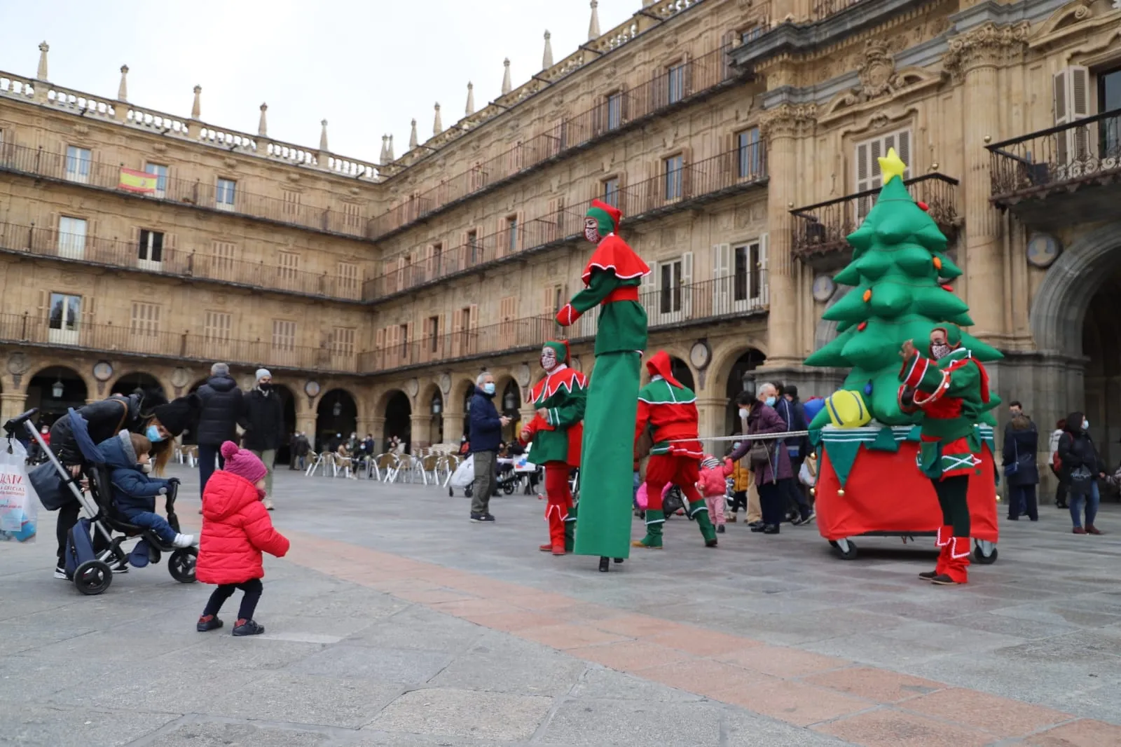 Foto 7 - &lsquo;Los duendes de la navidad&rsquo; vuelven a animar el centro de Salamanca, de la mano de Kamaru Teatro