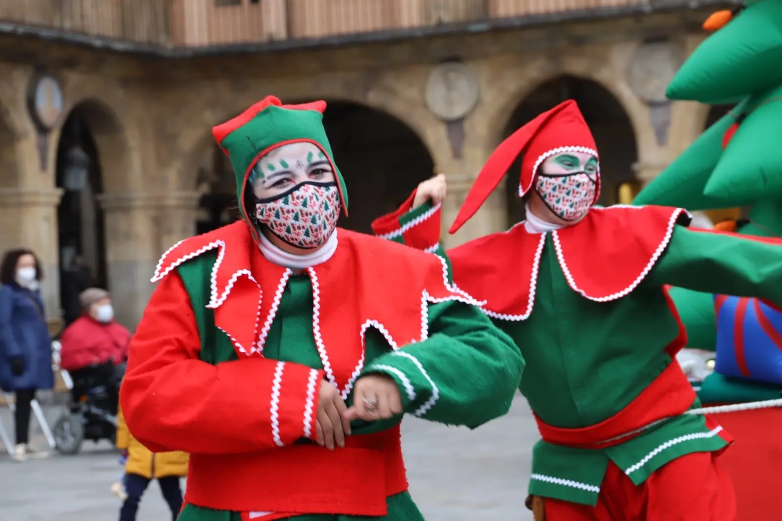 Foto 2 - &lsquo;Los duendes de la navidad&rsquo; vuelven a animar el centro de Salamanca, de la mano de Kamaru Teatro