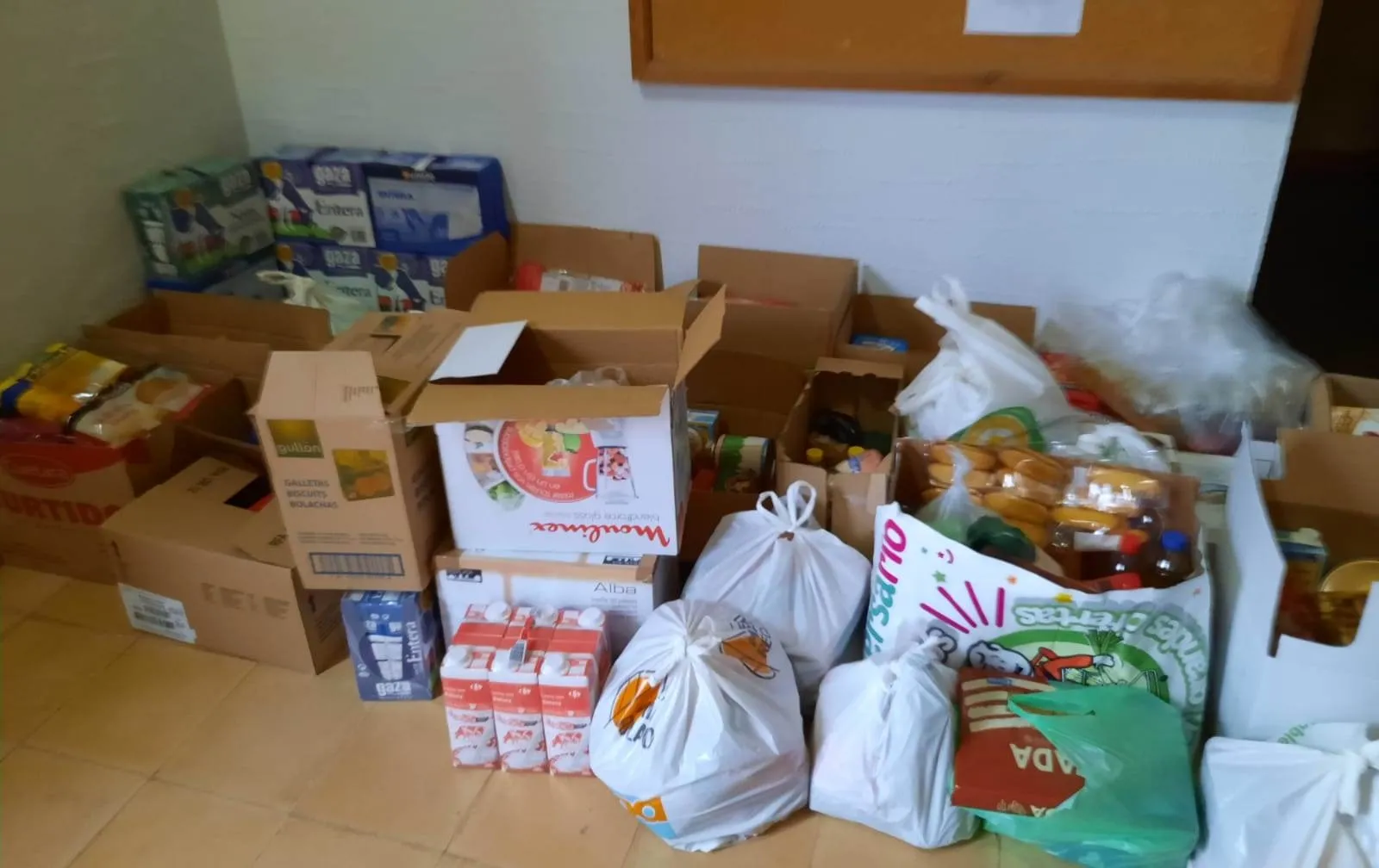 Foto 3 - Recogidos 1.150 kilos de alimentos en las parroquias dirigidas por Gabriel &Aacute;ngel Cid  