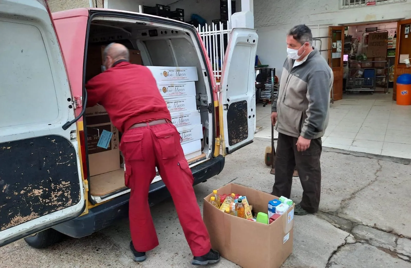 Recogidos 1.150 kilos de alimentos en las parroquias dirigidas por Gabriel Ángel Cid  