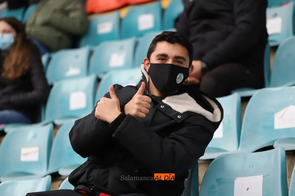 Foto 8 - El Helm&aacute;ntico no deja de creer en &lsquo;su&rsquo; Salamanca UDS y se rinde a Escobar al grito de &iexcl;s&iacute; se ...