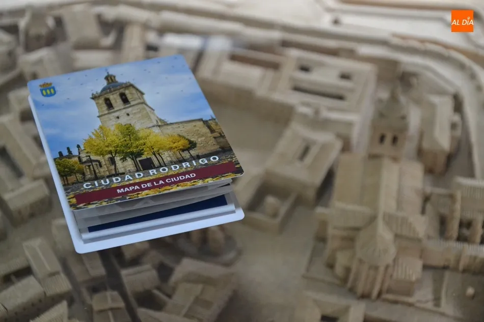 Foto 5 - Editado un nuevo plano tur&iacute;stico de Ciudad Rodrigo con un formato m&aacute;s &ldquo;manejable y elegante&rdquo;  