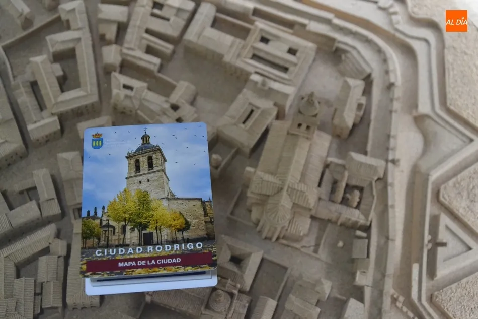 Foto 2 - Editado un nuevo plano tur&iacute;stico de Ciudad Rodrigo con un formato m&aacute;s &ldquo;manejable y elegante&rdquo;  