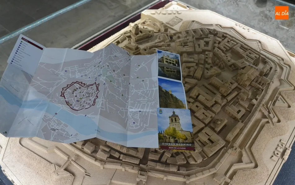 Editado un nuevo plano turístico de Ciudad Rodrigo con un formato más manejable y elegante  