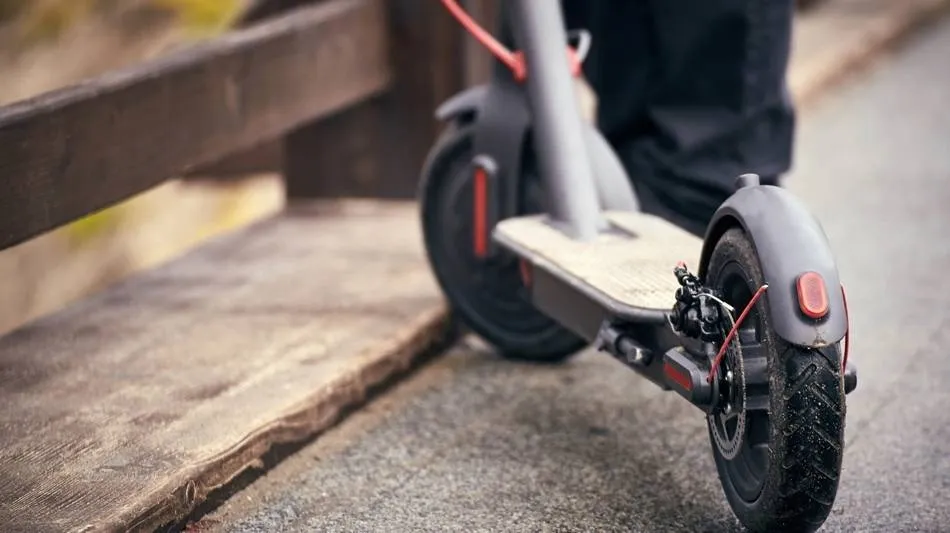 Un patinete eléctrico - Archivo