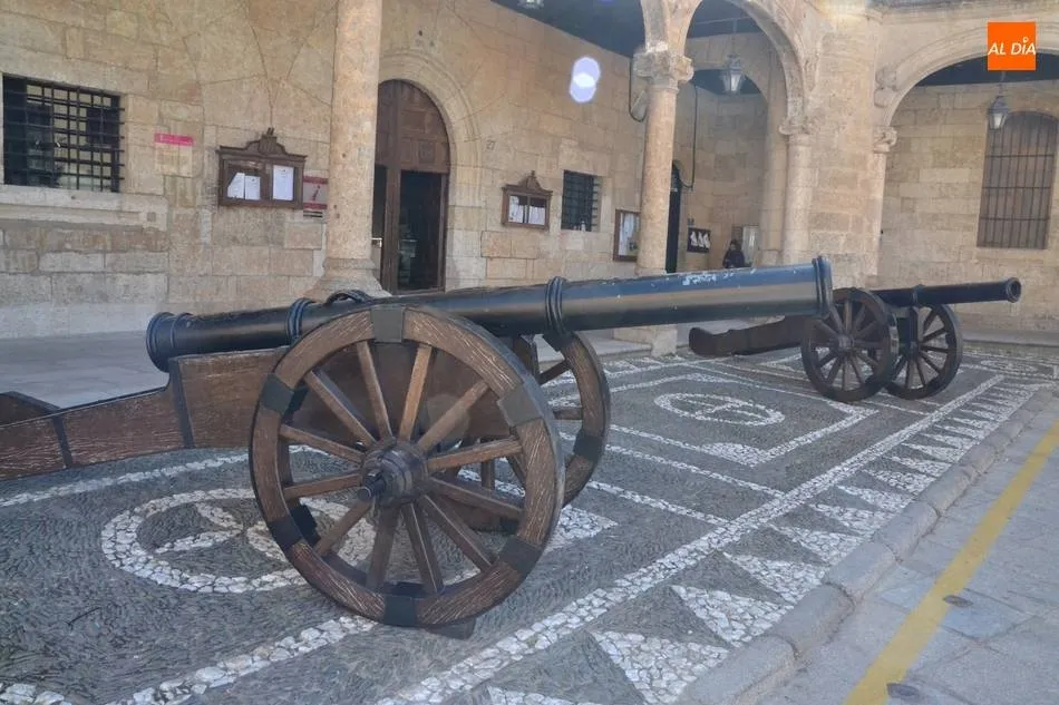 El Ministerio de Defensa se compromete a ceder a Ciudad Rodrigo cañones reales  