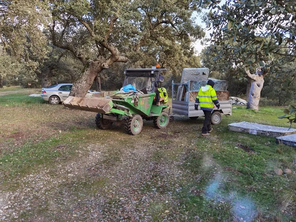 El Ayuntamiento de Villoria limpia el monte