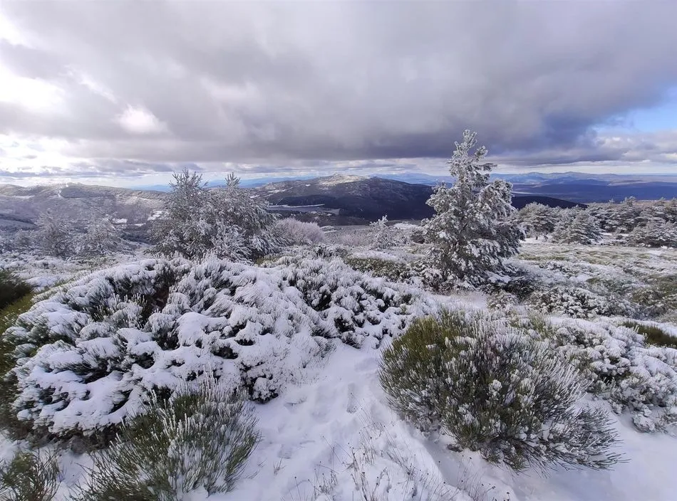 La Sierra de Béjar luce ya su manto blanco con las primeras nevadas del invierno