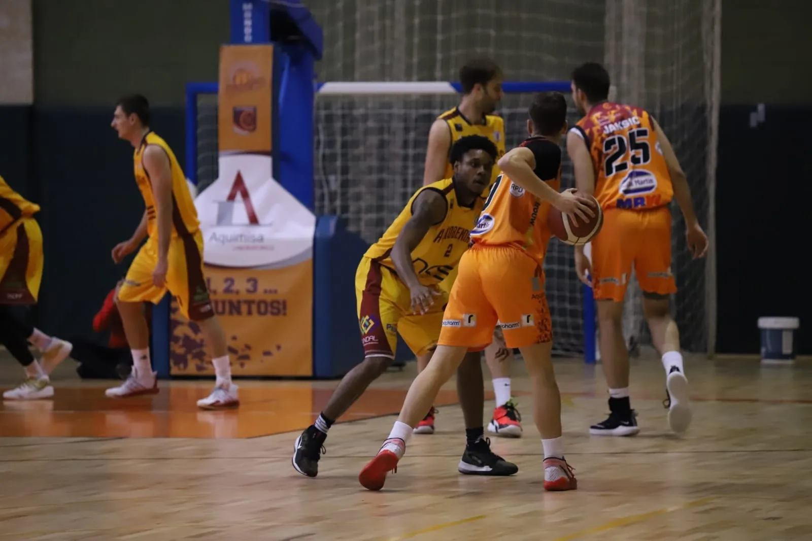 Una acción del partido / Lydia González