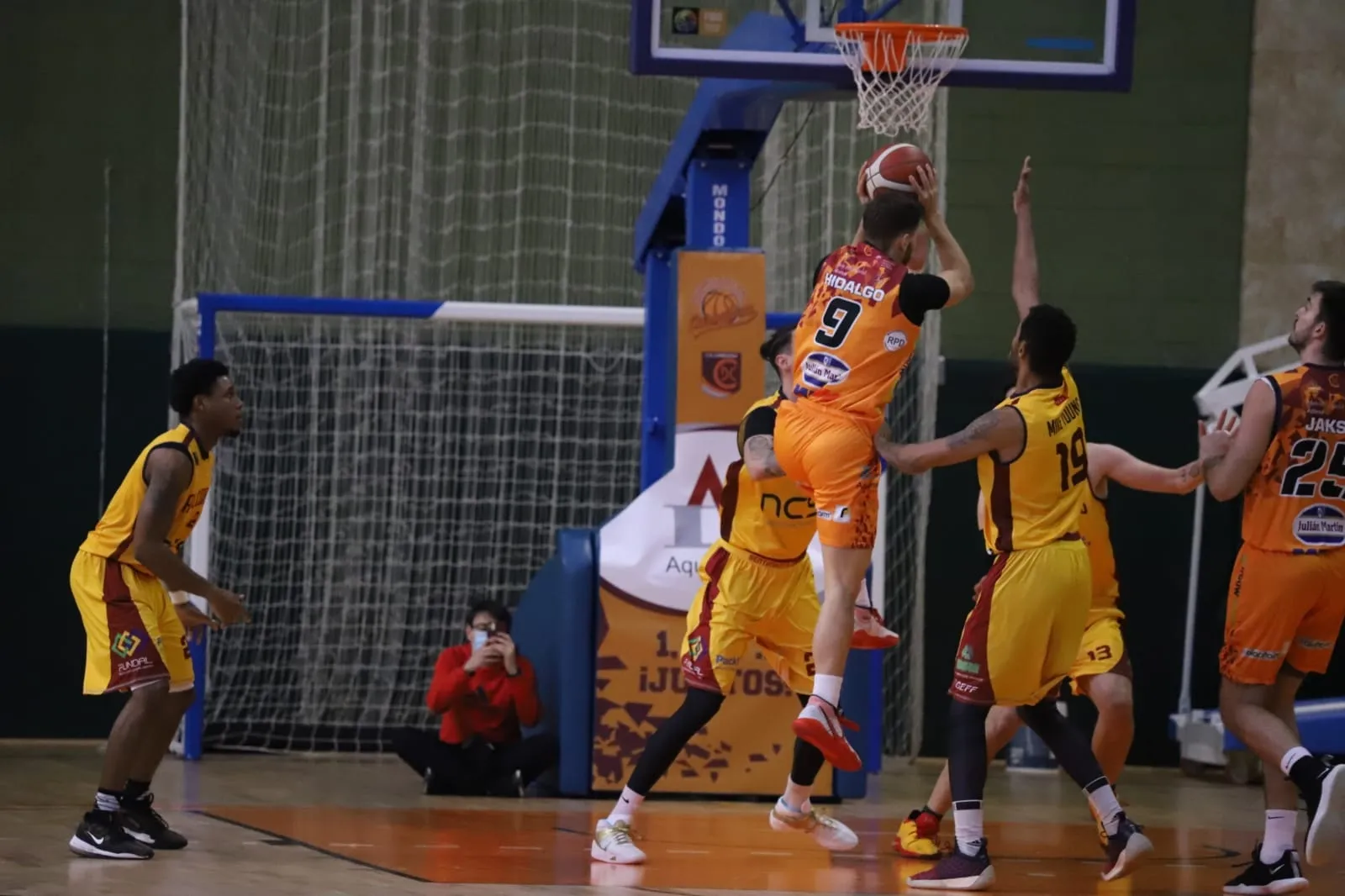 Foto 8 - El Aquimisa Carbajosa muestra su mejor versi&oacute;n en el inicio del nuevo a&ntilde;o (86-62)