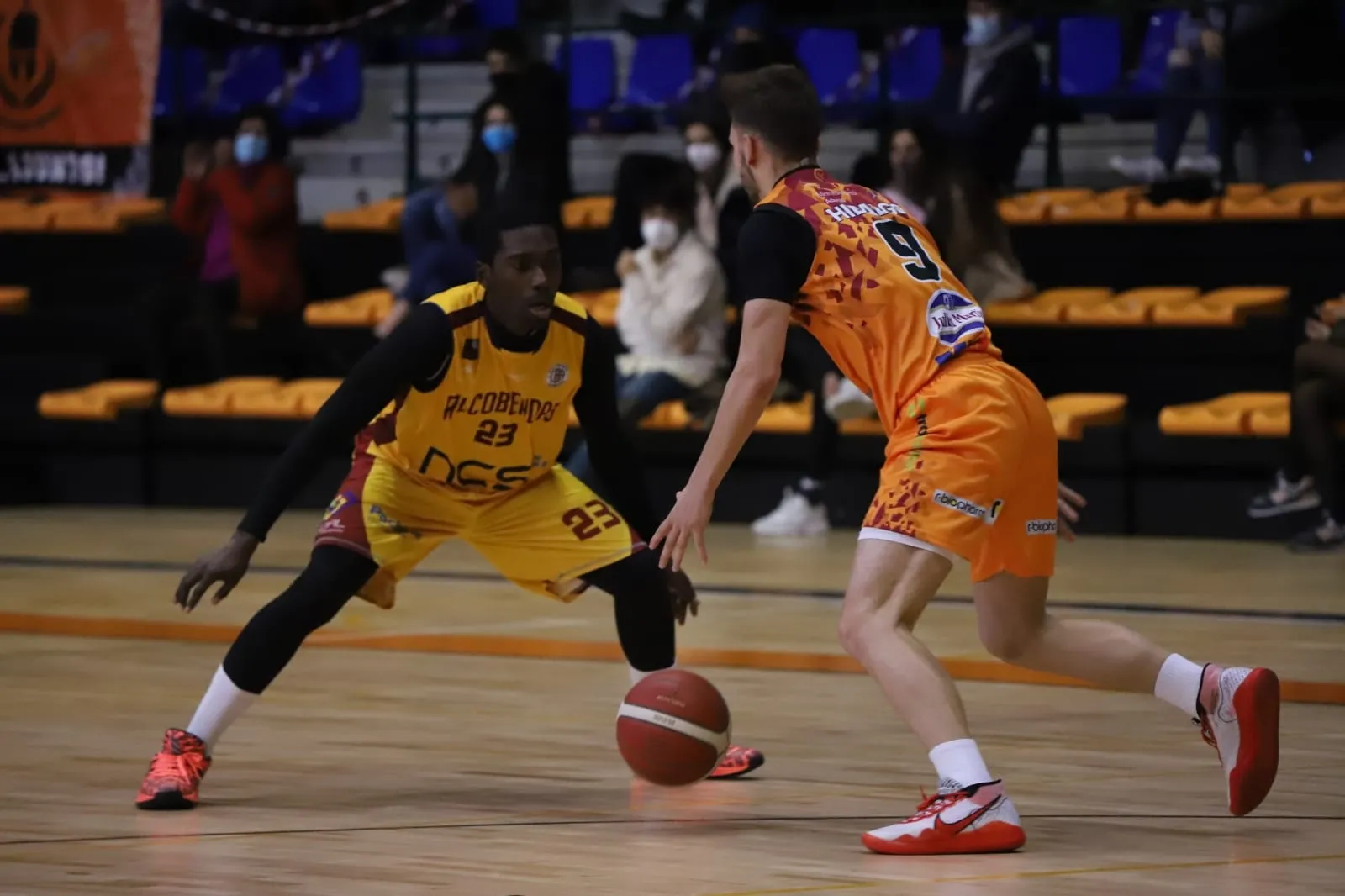 Foto 7 - El Aquimisa Carbajosa muestra su mejor versi&oacute;n en el inicio del nuevo a&ntilde;o (86-62)