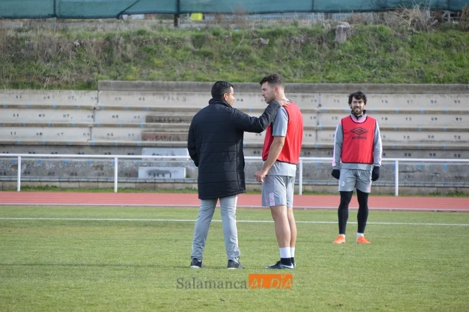 Foto 8 - Due&ntilde;as dirige su &uacute;ltima sesi&oacute;n de entrenamiento con el Salamanca UDS por la ausencia de Escobar
