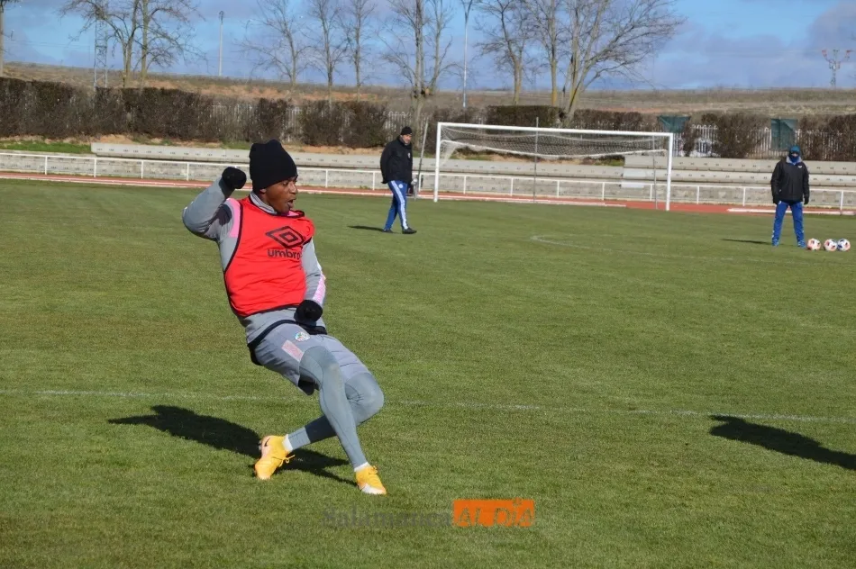 Foto 5 - Due&ntilde;as dirige su &uacute;ltima sesi&oacute;n de entrenamiento con el Salamanca UDS por la ausencia de Escobar